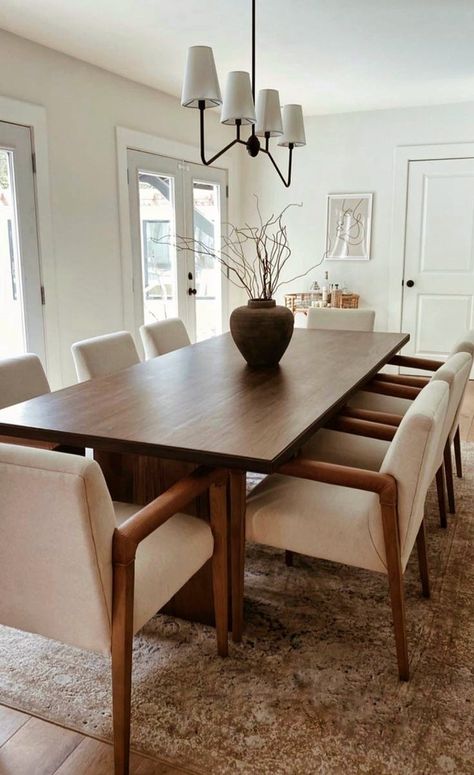 Bedroom Transitional, Brown Dining Room, Dining Table Design Modern, Luxurious Dining Room, Brown Dining Table, Transitional Decor Bedroom, Transitional Decor Style, Transitional Decor Living Room, Transitional Decor Kitchen