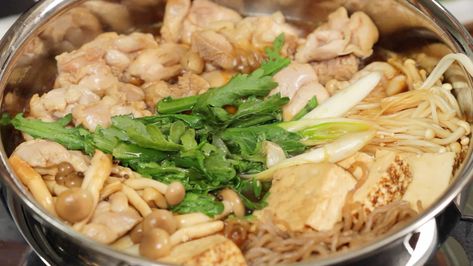 Torisuki Recipe (Chicken Sukiyaki) Sukiyaki Recipe, Egg Bowl, Mushroom Pasta, Food Channel, New Food, Chiffon Cake, Local Food, Chinese Food, Japanese Food