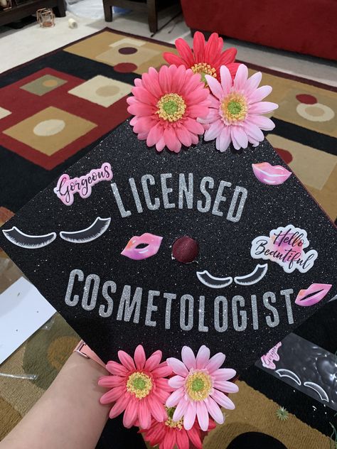 Licensed cosmetologist graduation cap Cosmetology School License, Cosmotology Gift Ideas Graduation, Esthetician Grad Cap Ideas, Graduate Cosmetology School, Nail School Graduation Cap, Licensed Esthetician Graduation Cap, Cosmetology Cap Decoration Graduation, Cosmetology Graduation Pictures Ideas, Cosmotology Gift Ideas