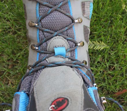 HOW TO LACE HIKING BOOTS. It's been so great to meet hard core hikers, cuz I learn so much... something different from each person! When i mentioned some issues with my hiking shoes, this guy who regularly does 14ers has offered great tips. He asked if I'd tried the heel lock tie. What?? Who knew tying shoes is so techie! I love it!! Then I discovered all these other methods! Great tips. Tying Your Shoes, Lacing Techniques, Tying Shoes, Overhand Knot, Honeymoon Phase, Square Knot, Backpacking Tips, Tie The Knot, Your Shoes