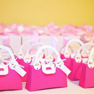 Art of Dessert: Ruth's Bridal Shower - Our Plastic Handbag Boxes Used for Party Favors. This Turned Out Adorable! #purses #partyfavors #weddingideas Purse Party Favors, Purse Bingo, 50 Years Birthday, Plastic Handbag, Party Purse, 6th Birthday Parties, Party In A Box, Event Ideas, Party Props