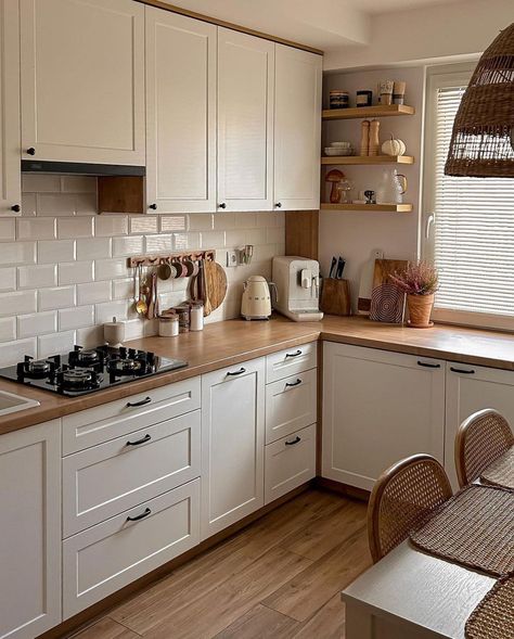 This kitchen has a white color scheme that is able to make the kitchen look bright and clean. Then, it is added with the brown wood color for a warm impression and not to make the decoration look boring. Bright Neutral Color Scheme from @mycozyhomely Reka Bentuk Dapur, تصميم للمنزل العصري, Small Kitchen Decor, Scandinavian Kitchen, Hus Inspiration, Kitchen Inspiration Design, Jewellery Necklace, Apartment Kitchen, Kitchen Design Small