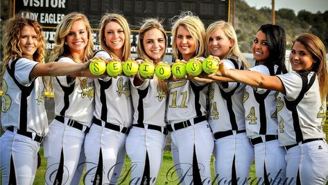 softball team picture ideas - - Image Search Results Softball Team Photos, Softball Team Pictures, Softball Pictures Poses, Softball Picture, Poses Group, Softball Photography, Softball Photos, Photography Sport, Softball Senior Pictures