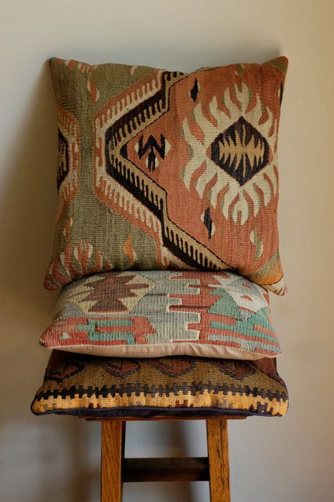 Kilim Ikkat Design, Embroider Ideas, Parents Bedroom, Trend Board, Rustic Room, Southwest Decor, Southwest Design, Deco Boheme, Pillow Talk