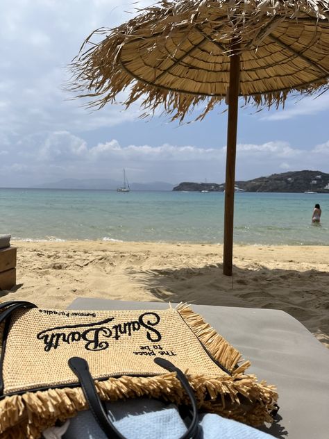 woven beach bag with straw beach umbrella instagram filler picture Saint Barth Bag, Tote Bag Outfit, Instagram Filler, Summer Aesthetics, Sea Bags, St Barths, Summer Paradise, St Barts, Saint Barth