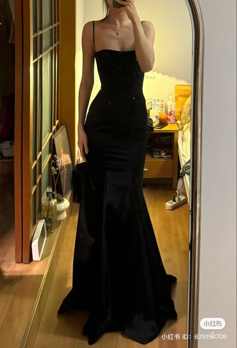 Black Formal Prom Dress, Oscar Party Outfit, Black Prom Dress Aesthetic, Prom Dress Aesthetic, Black Dress Aesthetic, Satin Sleeves, Prom Dress Inspo, Classy Prom, Long Slip Dress