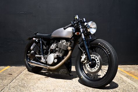 Sr400 Cafe, Sr400 Custom, Cafe Moto, Modern Cafe Racer, Brat Bike, Yamaha Sr400, Cafe Racer Moto, Brat Cafe, Cafe Racer Design