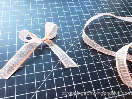 No Fail Bow Tying Tip For Beginners Tie Bows With Ribbon, Bow Makers, Bow Tie Tutorial, Bow Tying, Card Stamping, Valentines Inspiration, Diy Bows, Card Making Tips, Card Making Tutorials