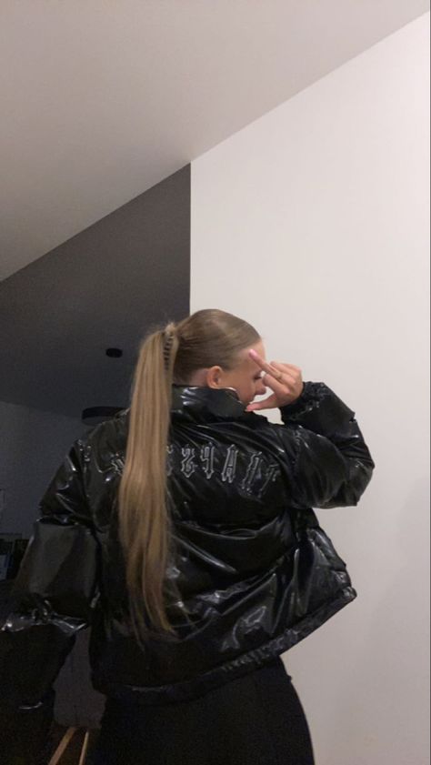 Trapstar Jacket Trapstar Womens Jacket, Trapstar Jacket Women, Trapstar Girl, Traphouse Aesthetic, Trapstar Jacket, Girl Hiphop, Trap Music, Girl Fits, Fashion Blogger