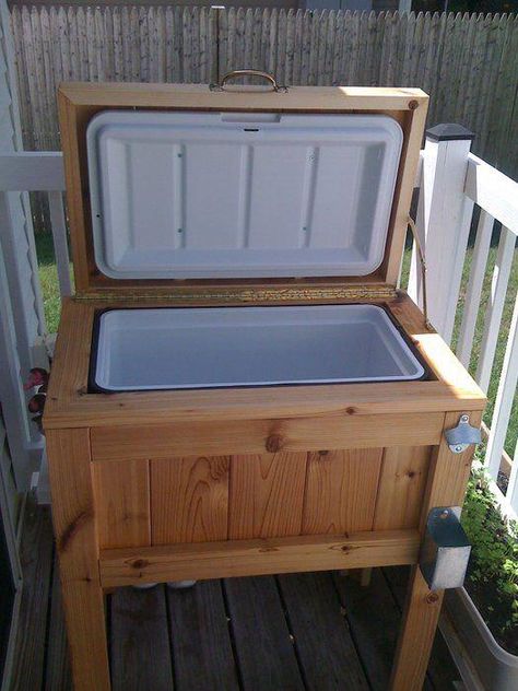 Deck Cooler, Pallet Cooler, Small Patio Ideas On A Budget, Wood Cooler, Diy Patio Ideas, Wooden Cooler, Diy Cooler, Diy Reclaimed Wood, Patio Cooler