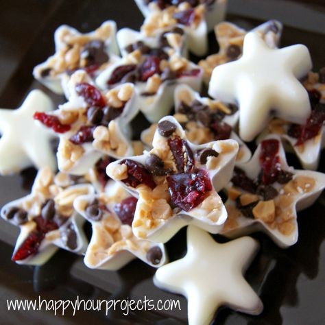 Candy Bark, Homemade Candies, Yummy Desserts, Sweets Treats, Holiday Baking, Candy Recipes, Bite Size, Food Gifts, Christmas Treats