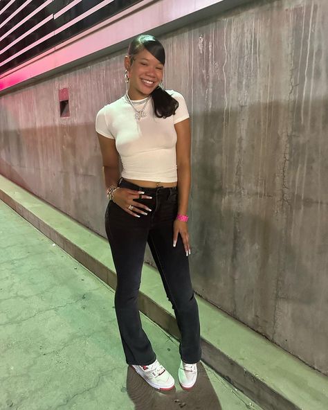 Storm Reid Outfits, Storm Reid Aesthetic, Stormi Reid, Youtuber Dr, Storm Reid, Routine Aesthetic, Pose References, Black Celebrities, School Fits