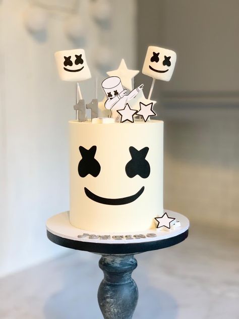 Marshmallow Cake Design, Marshmallow Fortnite Cake, Birthday Cake For 8 Year Boy, Fortnite Marshmello Cake, Fortnight Cakes For Boys, Marshmallow Fortnite, Fortnite Cake For Boys, Easy Fortnite Cake, Marshmello Cake