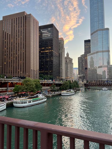 chicago Chicago Aesthetic Daytime, Travel Aesthetic Chicago, Aesthetic Chicago Pictures, Chicago Lifestyle Aesthetic, Chicago Living Aesthetic, Loyola Chicago Aesthetic, Living In Chicago Aesthetic, Chicago Illinois Aesthetic, Chicago Astethic