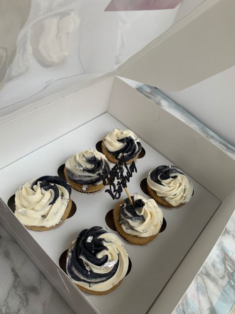 White Birthday Cupcakes, Black White Birthday, Cowboy Cupcakes, Black And White Cupcakes, Modern Birthday Cakes, 17 Birthday Cake, Cowboy Baby Shower, Cowboy Baby, Modern Birthday