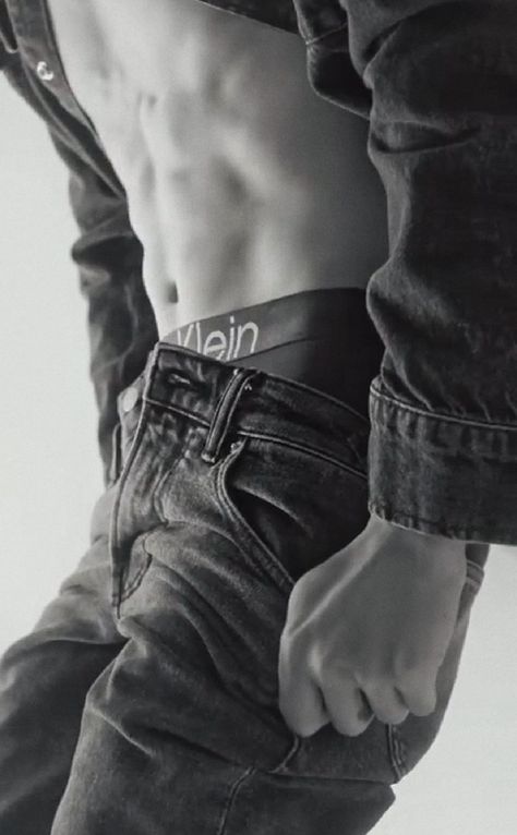 Bruce Weber Calvin Klein, Calvin Klein Aesthetic Men, Calvin Klein Photoshoot Ideas Men, Calvin Klein Model Men, Calvin Klein Men Photoshoot, Anson Kong, Calvin Klein Photoshoot Ideas, Kendall Jenner Calvin Klein, Mirror Hk