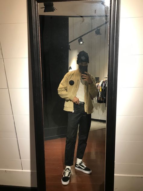 Mirror Selfie Outfit Men, Black Vans Outfit Mens Street Styles, Vans Old Skool Black Outfit, Black Vans Outfit Men, Vans Outfit Men Street Styles, Classic Vans Outfit, Vans Old Skool Outfit Men, Old Skool Vans Outfit, Style Mirror Selfie