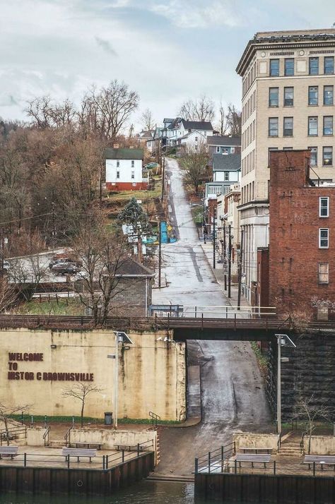 Brownsville, Pennsylvania 2023. Vibes Of Deindustrialization Rural Pennsylvania Aesthetic, Pennsylvania Gothic, Brownsville Pennsylvania, Haunted Pennsylvania, Northern Gothic, Pennsylvania Aesthetic, Horror Aesthetics, Building References, 2023 Vibes