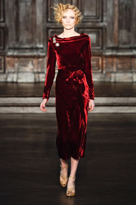 designers inspired by downton abbey Alissa Salls, 2012 Fashion, Red Velvet Dress, Velvet Fashion, Looks Vintage, Couture Dresses, Velvet Dress, Beautiful Outfits, Scarlet