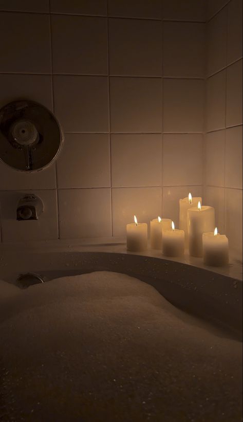 Self Care Aesthetic Pfp, Self Care Dark Aesthetic Wallpaper, Bath Night Aesthetic, Candle Bath Aesthetic, Bathroom Pictures Aesthetic, Bath Self Care Aesthetic, Candle Lit Bath Aesthetic, Bath Pictures Aesthetic, Self Care Aesthetic Pictures Dark