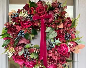 SilkInfinityFlowers - Etsy UK Peach Wedding Flowers Bouquet, Floral Door Wreaths, Red Wreath, Pink Wreath, Wreath Winter, Christmas Door Wreaths, Festive Wreath, Artificial Flowers Wedding, Casa Exterior