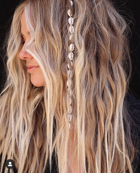 #hair #wavys #beachyhair #hairstyles #haircut #hairgoals #hairideas Summer Beach Hair, Hippie Hairstyles, Root Shadow, Beach Braids, Beachy Hair, Beach Wave Hair, Dimensional Color, Hippie Hair, Hair Wraps