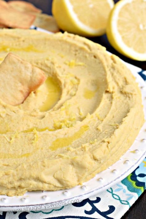 Lemon Hummus is a creamy dip perfect for veggies or pita chips. This healthy dip is a great alternative to the creamy, fat laden alternatives! Lemon Hummus Recipe, Lemon Hummus, Hummus Recipe Homemade, Dessert Hummus, Fresh Snacks, Shugary Sweets, Healthy Dips, Snack Dip, Hummus Recipe