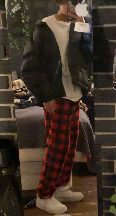 Pjs Outfits Men, Pajama Pants Outfit Men, Outfits With White Sweatpants, Tartan Pants Outfit, Pajama Pants Outfit, Hoodie Outfit Men, Sweatpants Outfits, Tartan Pants, Pajama Outfit