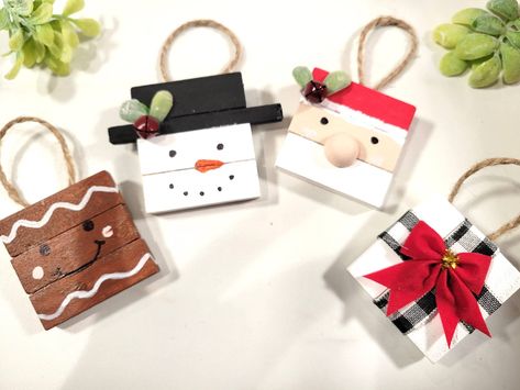 Jenga Block Snowman Ornaments, Wood Square Crafts Diy Projects, Small Jenga Block Crafts, Gifts For A Large Group, Mini Jenga Block Crafts, Home Made Christmas Gift Ideas, Jenga Ornaments, Diy Jenga Blocks Ideas, Winter Crafts For Adults