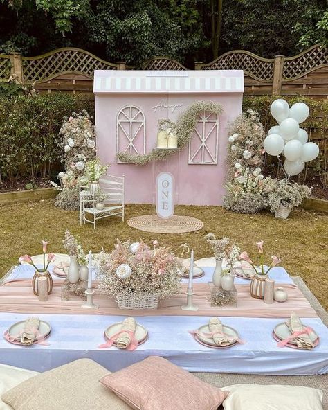 Ornate Moments on Instagram: "The 🌸PRETTIEST🌸 First Birthday setup for Princess Alaya🤍 We wanted a different take on a first birthday and we love this turned out. Don’t you?? 😍 _____________________________ #ornatemoments #firstbirthday #birthdaydecor #eventdecor #decorideas #girlsbirthday #partydecor #bespokedecor #kidsbirthday #eventstylist #bespokeevents #partyideas" First Birthday Table, First Birthday Table Setup, Birthday Setup, Birthday Table, Baby Birthday, Kids Birthday Party, First Birthday, Event Decor, Birthday Decorations