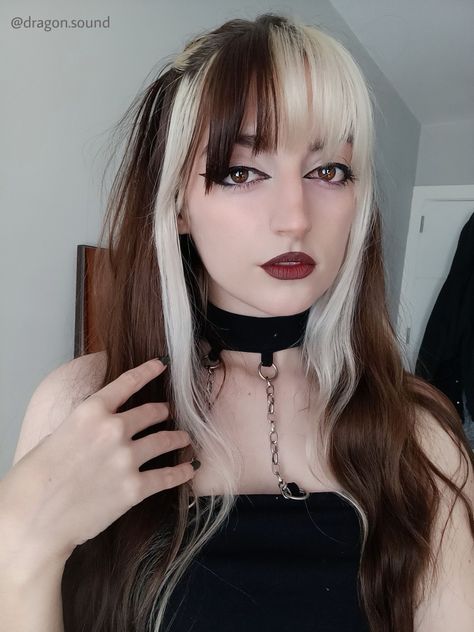 Half Black Half Platinum Hair, Black And White Hair With Bangs, Quarter Split Dye Hair, White Bangs Brown Hair, Black And White Split Dye, Half Brown Half Blonde Hair Split, Goth Fringe, Split Fringe, Split Bangs