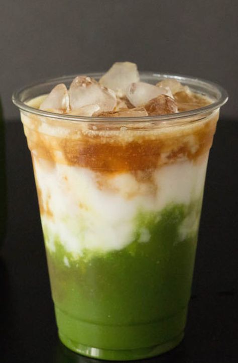 Matcha Espresso Fusion Espresso Coffee Recipes, Matcha Espresso, Best Starbucks Coffee, Starbucks Matcha, Layered Drinks, Matcha Green Tea Latte, Green Tea Recipes, Copycat Starbucks, Matcha Drink