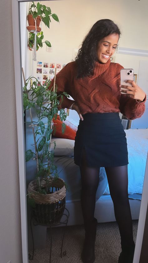 Chunky burnt orange madewell sweatwer and black princess polly lola skirt Orange Skirt Outfit Ideas, Burnt Orange Skirt Outfit, Burnt Orange Sweater Outfit, Burnt Orange Outfit, Orange Sweater Outfit, Orange Skirt Outfit, Burnt Orange Skirt, Sweater Skirt Outfit, Fall Pics