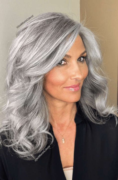 Grey Hair Wig, Long Silver Hair, Κούρεμα Bob, Grey Hair Transformation, Gorgeous Gray Hair, Grey Hair Inspiration, Fesyen Rambut, Grey Hair Styles For Women, Silver Hair Color