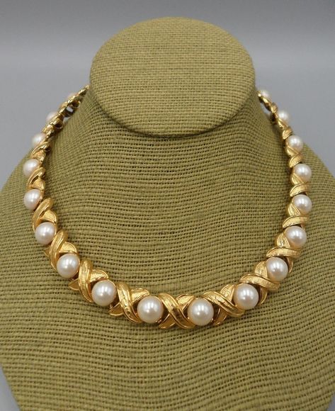 1990s Napier Signed XO Collar Necklace Brushed Gold Plated - Etsy Moldova Pearl And Coral Gold Chain, Gold Necklace Pearl, Jwellary Design, Gold Inspo, Pearl And Gold Necklace, Gold Beads Necklace, Elegant Gold Necklace, Pearl Gold Necklace, Pearl Mala