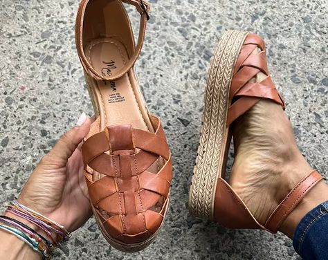 MacarenaCollection - Etsy Summer Dress Shoes Womens, Closed Toed Sandals, Brown Flat Huaraches For Beach, Casual Ankle Strap Huaraches For Beach, Close Toed Sandals, Closed Toe Sandals Summer, Natural Leather Sandals, Hippie Shoes, Mexican Huaraches