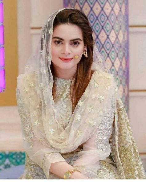 Minal Khan Change Her Profile Picture on Instagram Pakistani Brides, Minal Khan, Pakistani Women Dresses, Pakistani Women, Bridal Makeup Images, Desi Wedding Dresses, Crafts Origami, Latest Dress Design, Frock Fashion