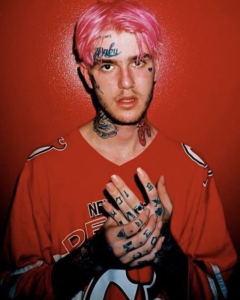 #lilpeep #lilpeeprare #tattoo #gothboy #hellboy #aesthetic #Tumblrlilpeep #lilpeep4ever #lilpeepedits Anuel Aa Wallpaper, Pink And Black Hair, Lil Peep Hellboy, Red Aesthetic Grunge, Custom Funko Pop, Smart Auto, Aesthetic Grunge, Red Aesthetic, Aesthetic Vintage