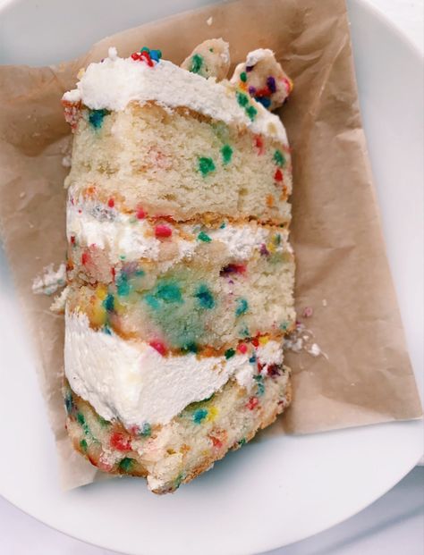 Slice Of Birthday Cake, Cake Aesthetic, Funfetti Cake, Food Drinks Dessert, Köstliche Desserts, Cute Desserts, Food Obsession, Yummy Food Dessert, Pretty Food