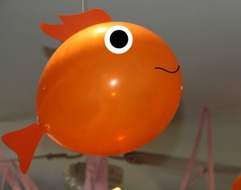 Under the Sea Birthday Party - Mommy's Bundle Pulau Tioman, Balloon Fish, Fishing Themed Birthday Party, Sea Party Ideas, Nemo Birthday, Under The Sea Birthday Party, Ocean Birthday Party, Fishing Birthday Party, Idee Babyshower