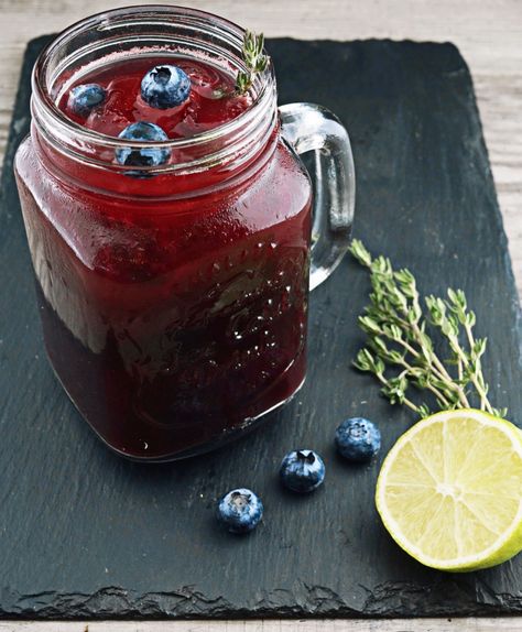 Blueberry and Beet Shrubs to make for Fall and winter cocktails - Chilled Magazine Detox Fruits, Medicine Tips, Wisdom Tooth, Full Body Detox, Blueberry Lemonade, Natural Detox Drinks, Backyard Poultry, Infused Water Recipes, Smoothie Detox