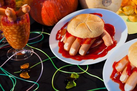 ¿Estás buscando cómo hacer bocadillos para Halloween? Hoy te traemos varias propuestas fáciles y de lo más espeluznantes. ¡Toma nota! Los bocadillos y bocatas son una opción perfecta para celebrar una fiesta de Halloween con niños. Estos emparedados de pan pueden rellenarse de varios ingredientes a fin de hacer versiones para todos los gustos: paté,...Leer Más Hot Dog Crescent Rolls, Mini Brownie Bites, Halloween Themed Desserts, Fried Steak Recipes, Recetas Halloween, Halloween Food Ideas, Black Bean Soup Recipe, No Bake Oreo Cheesecake, Pear Crumble