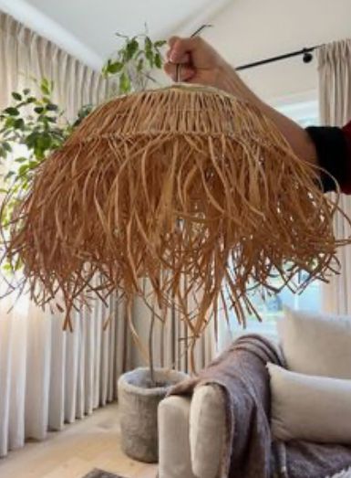 Diy Wicker Light Fixture, Boho Pendant Light Diy, Diy Woven Pendant Light, Rafia Lampshades, Rafia Lamp Diy, Diy Raffia Lampshade, Diy Boho Light Fixture, Boho Lamp Shade Diy, Diy Rattan Lampshade