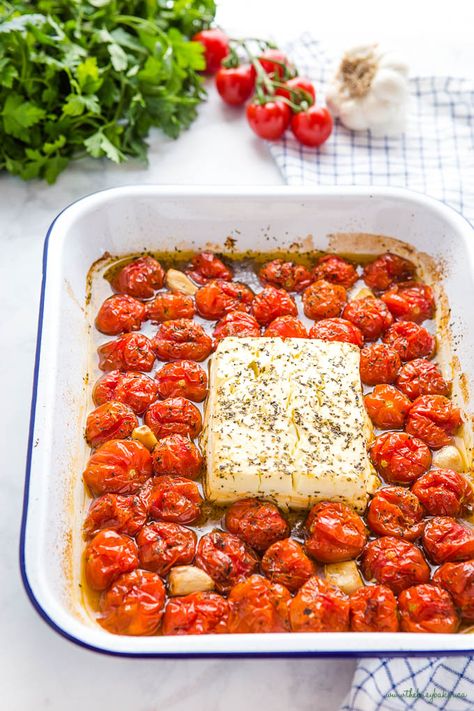 Easy Pasta Dinner Recipes, Baked Feta Pasta, Cherry Tomato Recipes, Spinach Recipe, Easy Pasta Dinner, Cherry Tomato Pasta, Baked Feta, Feta Recipes, Feta Pasta