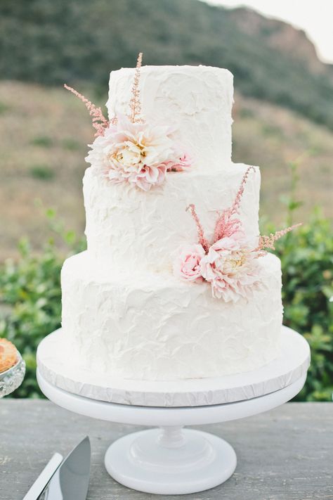 Dahlia Delight Wedding Cake Art, Rustic Food, White Buttercream, Small Wedding Cakes, Fresh Flower Cake, Buttercream Wedding Cake, Rustic Wedding Cake, Travel Theme Wedding