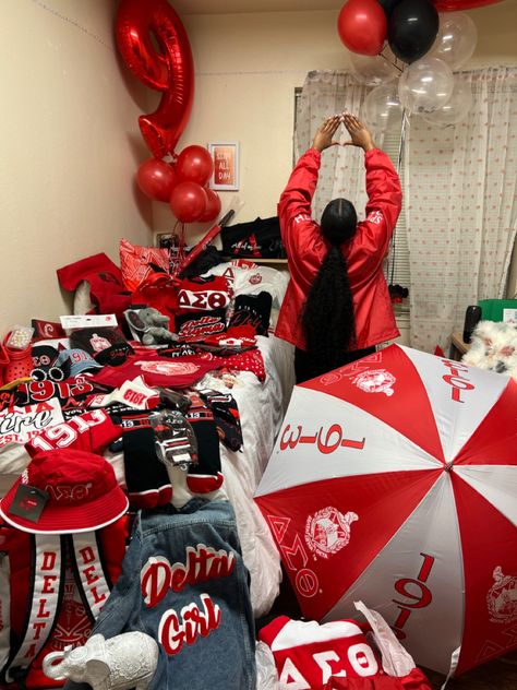 crossing gifts Spr 22 9 clubbb #aoml D9 Crossing Gifts, Delta Sigma Theta Decorated Room, Delta Sigma Theta Bedroom Ideas, Delta Sigma Theta Room Decor, Delta Sigma Theta Crossing Gifts, Dst Photoshoot, Delta Sigma Theta Photoshoot, Delta Photoshoot, Baby Bump Style Summer