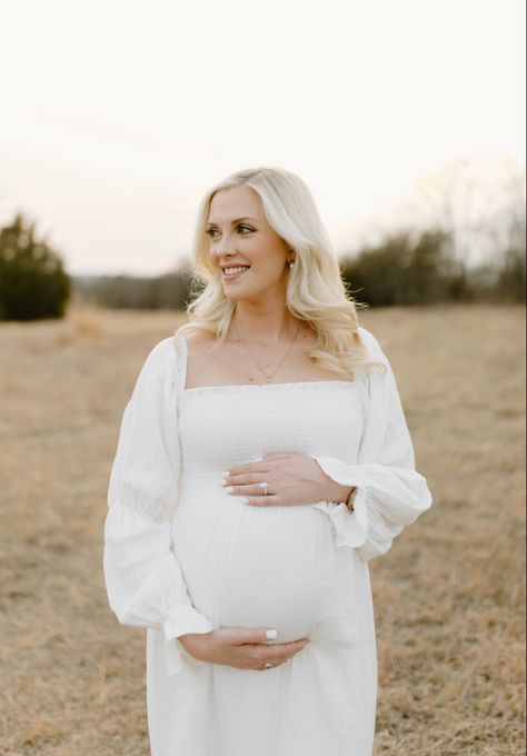 Outdoor Maternity Photos Blanket, Single Mother Maternity Photography, Maternity Photography Classy Elegant, Single Mom Maternity Photography Poses, Maternity Photos At Park, Maternity Photography Only Mom, Maternity Photography Individual, Maternity Single Poses, Maternity Pictures Sitting