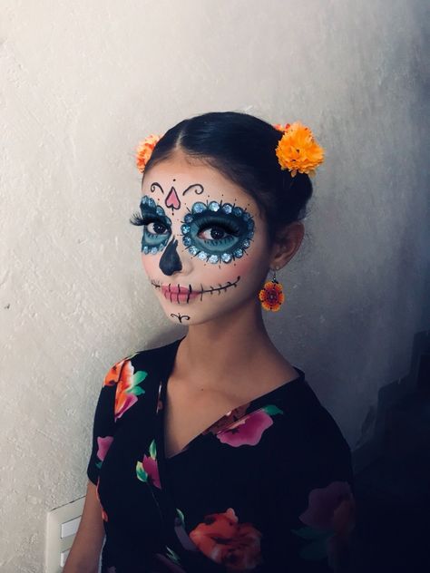 Catrina Make Up Maquillaje, Katrina Makeup La Catrina, Dia De Los Muertos Face Paint Ideas Easy, Catrina Makeup Mexicana Easy, Easy Catrina Makeup Kids, Dia De Los Muertos Makeup For Kids, Catrina Makeup Kids, Catrina Face Paint, Easy Dia De Los Muertos Makeup Ideas