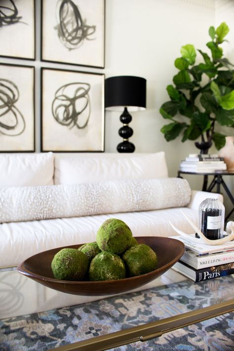 green moss balls Moss Decor, Moss Balls, Coffee Table Decor, Coffee Table Styling, Home Ownership, White Decor, Decorating Coffee Tables, Front Room, Home Decor Bedroom