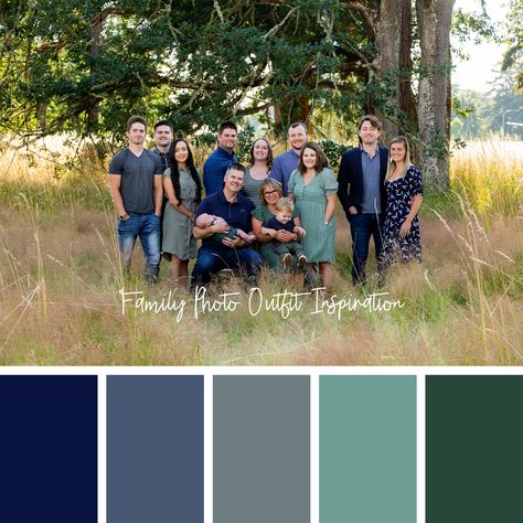 What To Wear: Family Photo Edition Family Pictures Color Scheme Fall, Color Schemes Outfits, Large Family Photo Shoot Ideas, Picture Color Schemes, Extended Family Pictures, Family Photos What To Wear, Family Photo Colors, Big Family Photos, Extended Family Photos